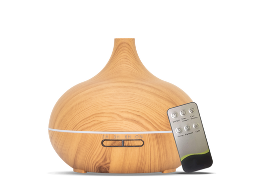 Houten aromadiffuser met een bolvormig ontwerp, instelbare timeropties, LED-verlichting en een handige afstandsbediening.