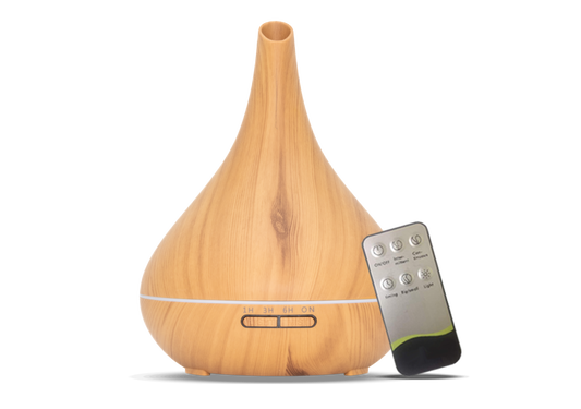 Houten aromadiffuser met een slank, druppelvormig ontwerp, timeropties, zachte LED-verlichting en een afstandsbediening