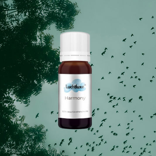 Een flesje met etherische olie, geschikt voor gebruik in aroma diffusers, met een natuurlijke geur voor ontspanning en welzijn.