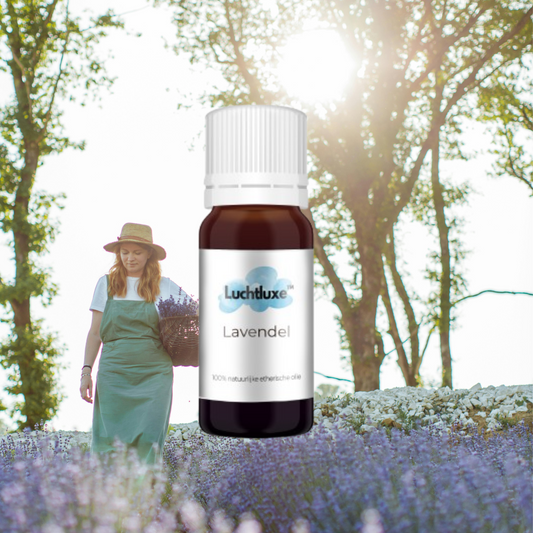 Een flesje met etherische olie, geschikt voor gebruik in aroma diffusers, met een natuurlijke geur voor ontspanning en welzijn.