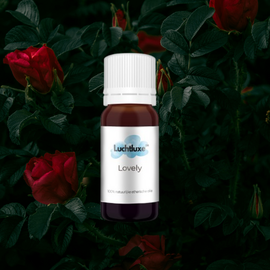 Een flesje met etherische olie, geschikt voor gebruik in aroma diffusers, met een natuurlijke geur voor ontspanning en welzijn.