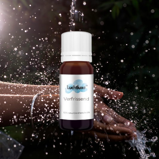 Een flesje met etherische olie, geschikt voor gebruik in aroma diffusers, met een natuurlijke geur voor ontspanning en welzijn.