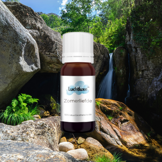 Een flesje met etherische olie, geschikt voor gebruik in aroma diffusers, met een natuurlijke geur voor ontspanning en welzijn.